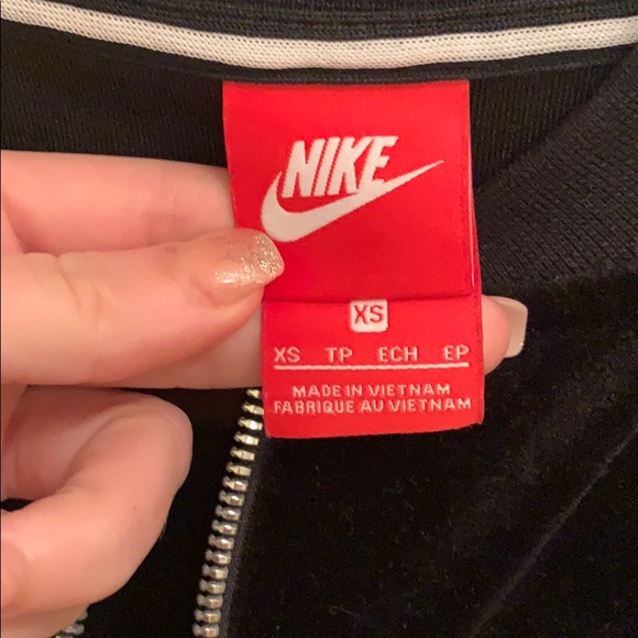 Never worn black velvet Nike bomber jacket - Picture 2 of 2